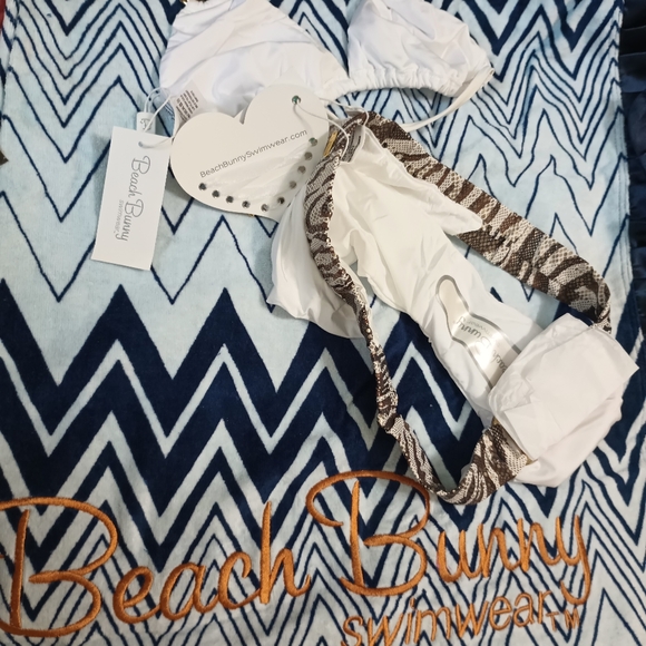 Beach Bunny NWT gold white xl swimsuit - Picture 8 of 11